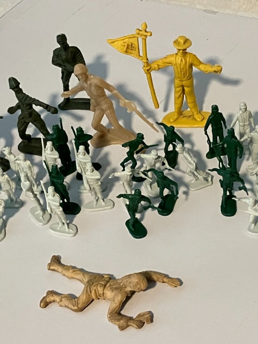 42  plastic army men